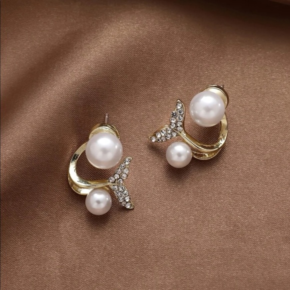 Wrap Around Pearl Fish Tail Earrings - Picture 4 of 5